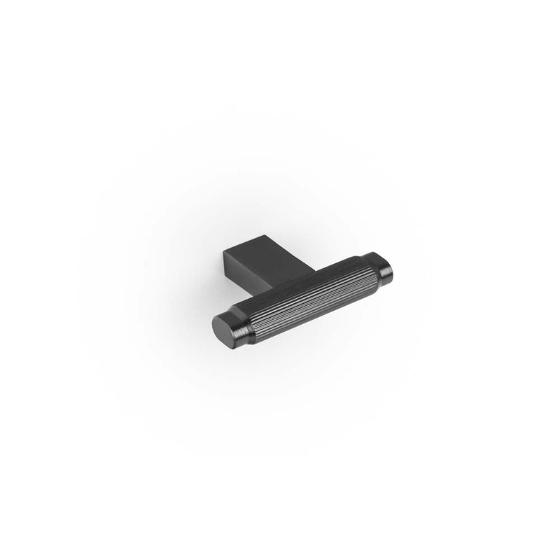 Momo Brooklyn T Knob Black Titanium